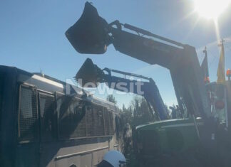 Οι αγρότες άνοιξαν και πάλι την πρόσβαση προς το αεροδρόμιο Μακεδονία από την εθνική οδό Θεσσαλονίκης – Μουδανιών