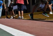 Μεσολόγγι: Ανήλικοι χτύπησαν 14χρονο, τον ανάγκασαν να γονατίσει και ανέβασαν το βίντεο στα social media