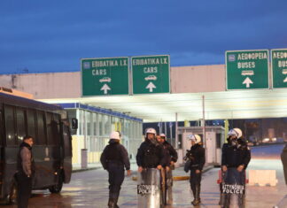 Μπλόκα αγροτών: Έκλεισε επ’ αόριστον για τις νταλίκες το τελωνείο του Προμαχώνα, κλειστό και το τελωνείο Ευζώνων