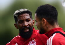 Ροντινέι σε Καμπελά: «Είσαι κομμάτι της οικογένειας του Ολυμπιακού, μέγιστος σεβασμός για σένα»