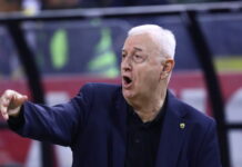 Ξέσπασμα Σάκοτα: «Δεν έχω ξαναδεί ομάδα με 4 ψηλούς και να έχουν μαζί 16 φάουλ»