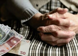 Χαμηλές συντάξεις και ακρίβεια δυσχεραίνουν τη ζωή των συνταξιούχων