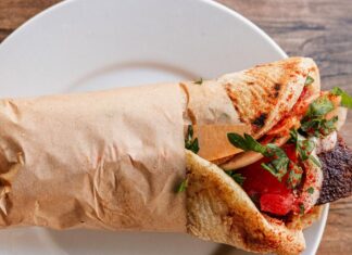 Νέα έρευνα για το σουβλάκι: Δείτε σε ποιες περιοχές ξεπερνάει τα 6 ευρώ