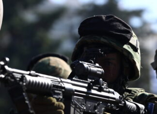 Κομισιόν: «Δεν απορρίψαμε τα εξοπλιστικά προγράμματα της Ελλάδας στο SAFE – Ζητήσαμε διευκρινίσεις»