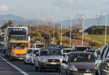 Μπλόκα αγροτών: Ουρά χιλιομέτρων στην Αθηνών – Λαμίας – Το αδιαχώρητο στην περιμετρική της Πάτρας, απελπισμένοι οδηγοί στους χωματόδρομους