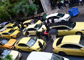 ΣΑΤΑ: Οι οδηγοί ταξί αποφάσισαν να πάνε με κονβόι στο Κιάτο και να ενωθούν με τους αγρότες