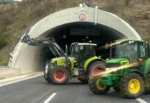 Αγροτικά μπλόκα: Κλειστές οι σήραγγες των Τεμπών για όλους – Ο «χάρτης» με τις κινητοποιήσεις σε όλη τη χώρα