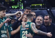 ΑΕΚ – Παναθηναϊκός: «Τρομακτικό» ημίχρονο από τους «πράσινους» με buzzer beater του Τολιόπουλου να «γράφει» το 65-28