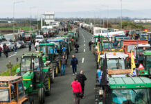 Το Plan b της κυβέρνησης για να φύγουν οι αγρότες από τα μπλόκα πριν από τις γιορτές