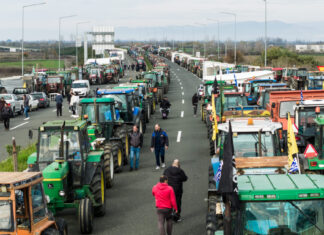 Ανυποχώρητοι οι αγρότες: Συνεχίζουν τις κινητοποιήσεις και τα μπλόκα σε όλη τη χώρα
