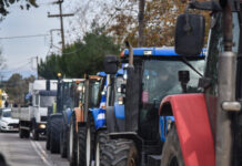 Οι αγρότες κλείνουν και τα δύο ρεύματα κυκλοφορίας στο μπλόκο των Μαλγάρων, συνεχίζονται οι κινητοποιήσεις