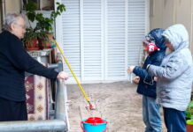 Πάτρα: Ανήλικοι πήγαιναν για κάλαντα και έκλεβαν ρούχα και παπούτσια των κατοίκων