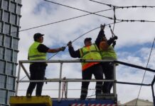 Τρόλεϊ: Ξεκίνησε το ξήλωμα του δικτύου στον Πειραιά – Με ηλεκτρικά λεωφορεία από αύριο οι γραμμές 17 και 20