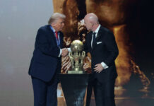 Ο Ντόναλντ Τραμπ πήρε το βραβείο ειρήνης της FIFA στην κλήρωση του Μουντιάλ 2026