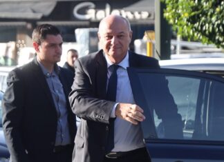 Ένταση και φωνές στη σύσκεψη για τους αγρότες στην Πειραιώς – «Υπάρχει σχέδιο και στρατηγική αρκεί να έρθουν οι αγρότες»