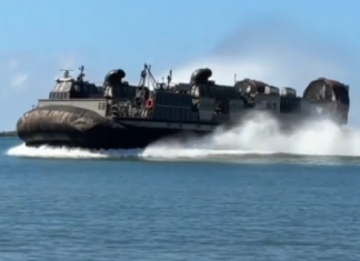 ΗΠΑ: Συνεχίζουν τη συγκέντρωση στρατού ανοικτά των ακτών της Βενεζουέλας