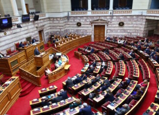 Άγριος καβγάς Καιρίδη – Τζανακόπουλου στη Βουλή: «Δεν μας παρατάς», «τον παραδίδω στη χλεύη του ελληνικού λαού»