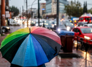 Η κακοκαιρία Byron χτυπά με βροχές, καταιγίδες και ενισχυμένα μποφόρ όλη τη χώρα – Σε κόκκινο συναγερμό 9 περιοχές