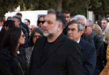 Γρηγόρης Αρναούτογλου: Πέθανε η μητέρα του και ραγίζει καρδιές με το μήνυμά του