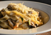 Ζυμαρικά με μανιτάρια & λάδι τρούφας (σε 10 λεπτά)
