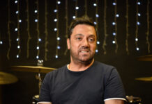 Γιώργος Θεοφάνους: Η έκπληξη των παιδιών του επί σκηνής για τα γενέθλιά του και η εικόνα που συγκίνησε