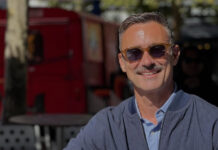 Γιώργος Καπουτζίδης: Προσπάθησε να μάθει τρόπους στις γάτες του. Καλά πήγε κι αυτό…