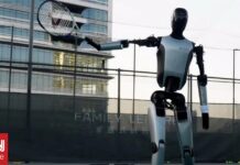 Ανθρωποειδές ρομπότ παίζει τένις και εντυπωσιάζει με τα αντανακλαστικά του