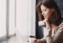 Skroutz: Αυξημένες οι ηλεκτρονικές αγορές των Ελλήνων καταναλωτών το 2025