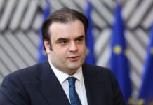 Άνοιξε παράθυρο ο Πιερρακάκης για νέες μειώσεις φόρων – Τι διευκρίνισε για τις σημερινές αυξήσεις στους μισθούς των εργαζομένων