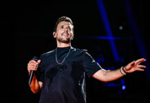 Νίκος Βέρτης: Με τη σύντροφό του στον Μαζωνάκη (αλλά έκατσαν χωριστά) – Η αποκάλυψη Λιάγκα για τη μητέρα του τραγουδιστή