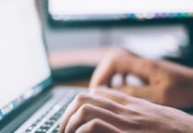 Online αγορές: Πόσοι Έλληνες «μετακόμισαν» στο e-shopping το 2025