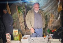 Πρωτοχρονιά στα μπλόκα έκαναν οι αγρότες στα Χανιά: Έκοψαν βασιλόπιτα στα Μεγάλα Χωράφια