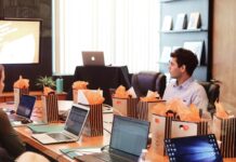 ΕΛΣΤΑΤ: Τι αποκαλύπτουν τα νέα στοιχεία για το χάσμα αμοιβών ανδρών – γυναικών