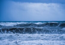 Καταιγίδες, χαλάζι και θυελλώδεις νοτιάδες που φτάνουν τα 9 μποφόρ – Απαγορευτικό απόπλου σε δρομολόγια από Ραφήνα