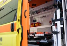 Αιγάλεω: «Ήταν πεσμένη στο έδαφος και της έριχναν νερό» λέει αυτόπτης μάρτυρας για την 95χρονη που αυτοπυρπολήθηκε