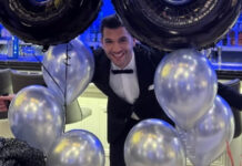 Μάνος Ιωάννου: Γιόρτασε τα γενέθλιά του όπως μόνο εκείνος ξέρει, με guest τον Πέτρο Φιλιππίδη