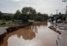 Κακοκαιρία: Γιατί η νεροποντή «έπνιξε» τα νότια προάστια – Το τρίπτυχο της φονικής πλημμύρας