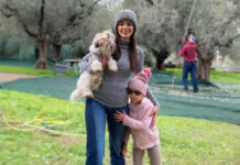 Νικολέττα Ράλλη: Με αψεγάδιαστο κατακόκκινο μανικιούρ, την κόρη και τον σκύλο της στο λιομάζωμα – Βγήκε η σοδειά της χρονιάς;