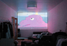 Κάνε το κινητό σου «προτζέκτορα» με ένα ποτήρι και αλουμινόχαρτο