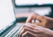 Νέες ασφαλιστικές εισφορές: Τι πρέπει να γνωρίζουν για τη σύνταξη τους οι ελεύθεροι επαγγελματίες και οι αγρότες