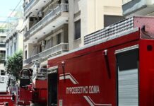 Φωτιά σε διαμέρισμα στο Περιστέρι: Ηλικιωμένη ανασύρθηκε χωρίς τις αισθήσεις της