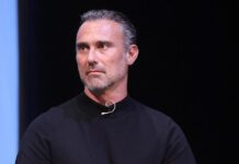 Γιώργος Καπουτζίδης: «Έμενα κλεισμένος στο σπίτι από επιλογή μου – Δεν έχω να θυμάμαι φλερτ και κοπάνες»