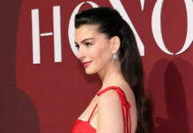 Ηalf-up μαλλιά: Το διαχρονικό χτένισμα που θα σας κάνει να λάμψετε σε κάθε κάλεσμα