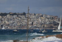 Καιρός αύριο: Ισχυροί άνεμοι και βροχές στα νησιά – Λίγες νεφώσεις στην υπόλοιπη χώρα, πτώση της θερμοκρασίας