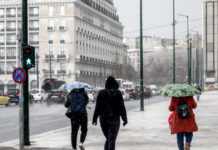 Καιρός σήμερα: Θυελλώδεις άνεμοι αγγίζουν τα 8 μποφόρ – Βροχές, καταιγίδες και χιόνια στα ορεινά