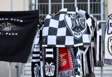 Οι οπαδοί της Νάπολι έκαναν πανό για τους νεκρούς του ΠΑΟΚ