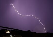 Meteo: Πάνω από 43.000 κεραυνοί έπεσαν την Δευτέρα – Οι περιοχές που «πνίγηκαν» από τη βροχή