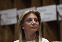 Μαρία Καρυστιανού: Οι πρώτες αντιδράσεις κυβέρνησης και αντιπολίτευσης για το υπό διαμόρφωση κόμμα