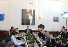 Αγροτικό πετρέλαιο χωρίς ΕΦΚ και ΦΠΑ έβγαλε η συνάντηση Μητσοτάκη – αγροτών – Προειδοποίηση σε όσους παραμένουν στα μπλόκα