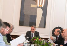 Συνάντηση Μητσοτάκη με αγρότες: «Παράθυρο» για βελτιώσεις – Στο τραπέζι λύσεις για ΑΤΑΚ και ρεύμα